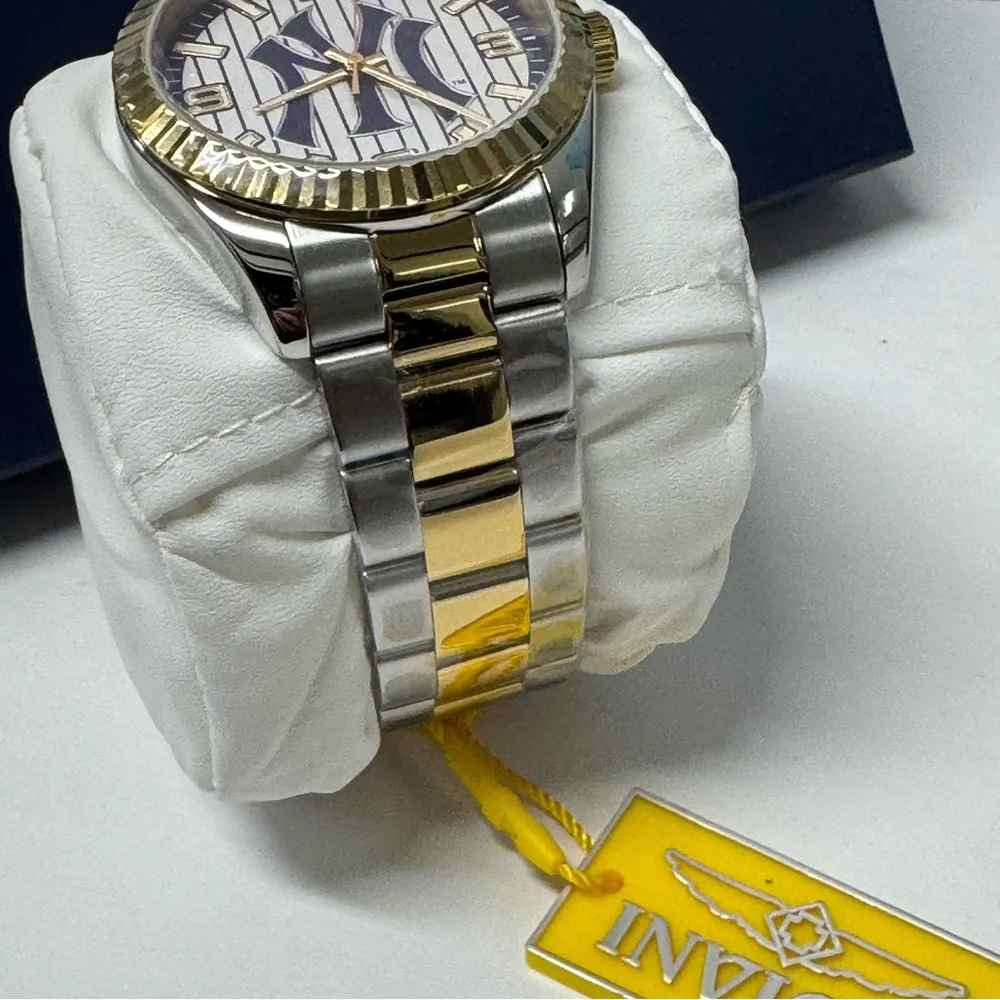 ⚾️NIB INVICTA SPECIALTY NY YANKEES WATCH